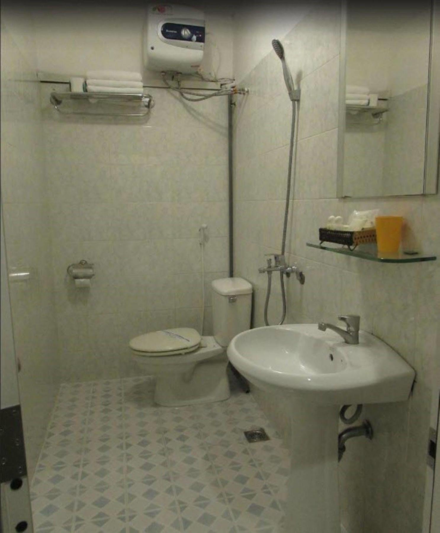 הו צ'י מין סיטי Oyo 438 Small Bay Hotel מראה חיצוני תמונה