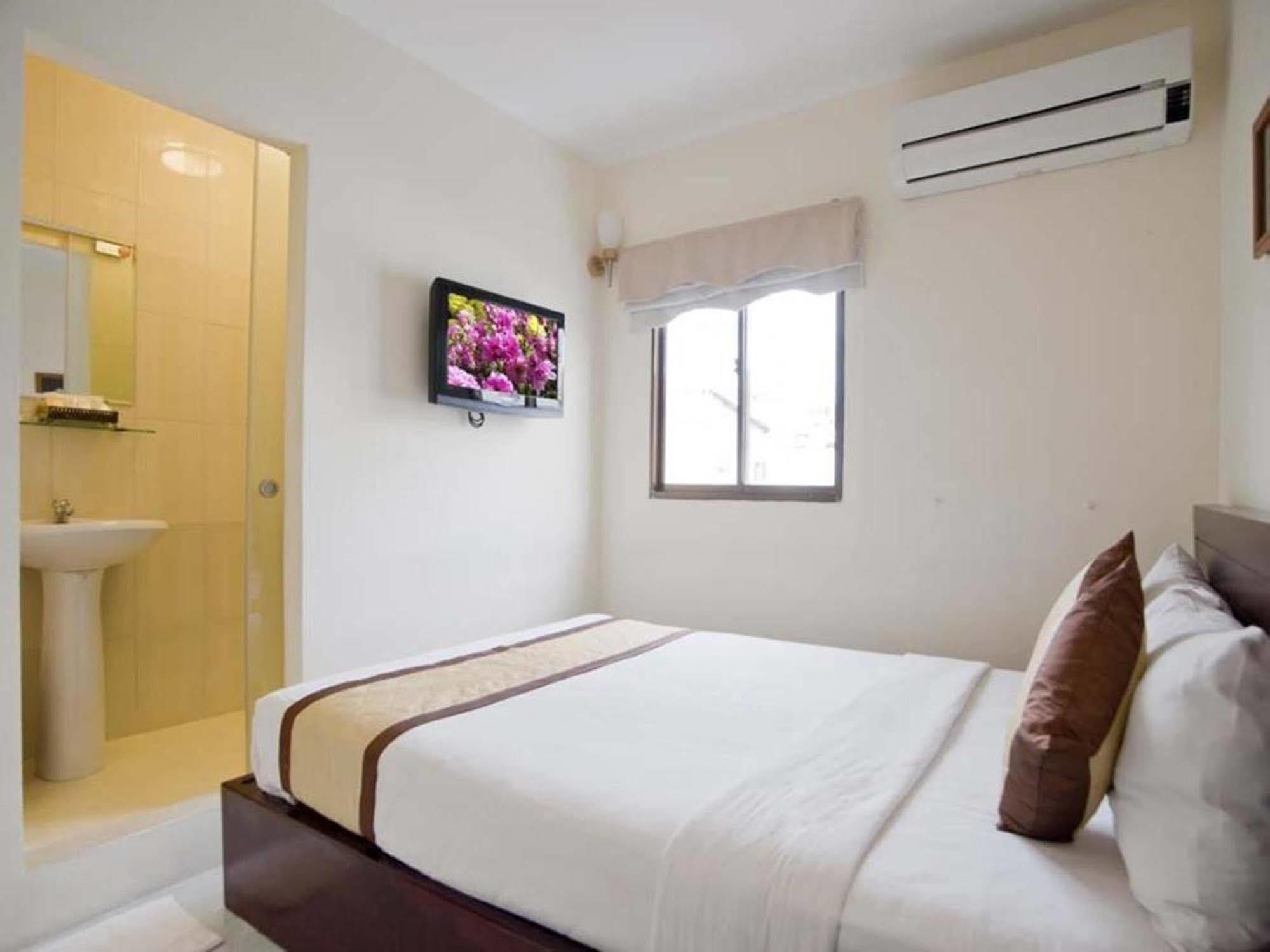 הו צ'י מין סיטי Oyo 438 Small Bay Hotel מראה חיצוני תמונה