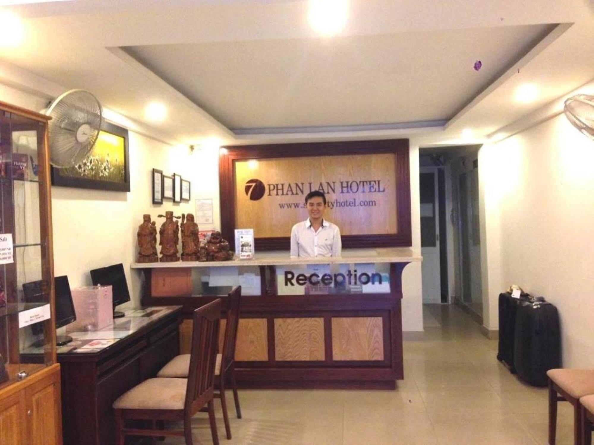 הו צ'י מין סיטי Oyo 438 Small Bay Hotel מראה חיצוני תמונה
