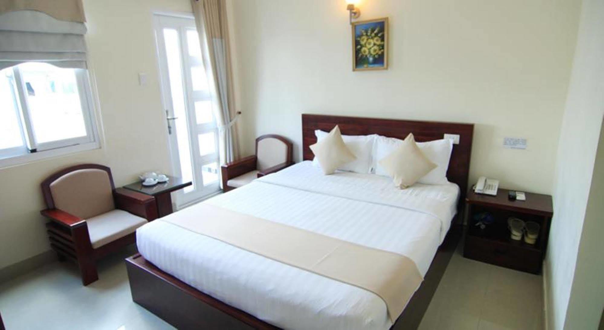 הו צ'י מין סיטי Oyo 438 Small Bay Hotel מראה חיצוני תמונה